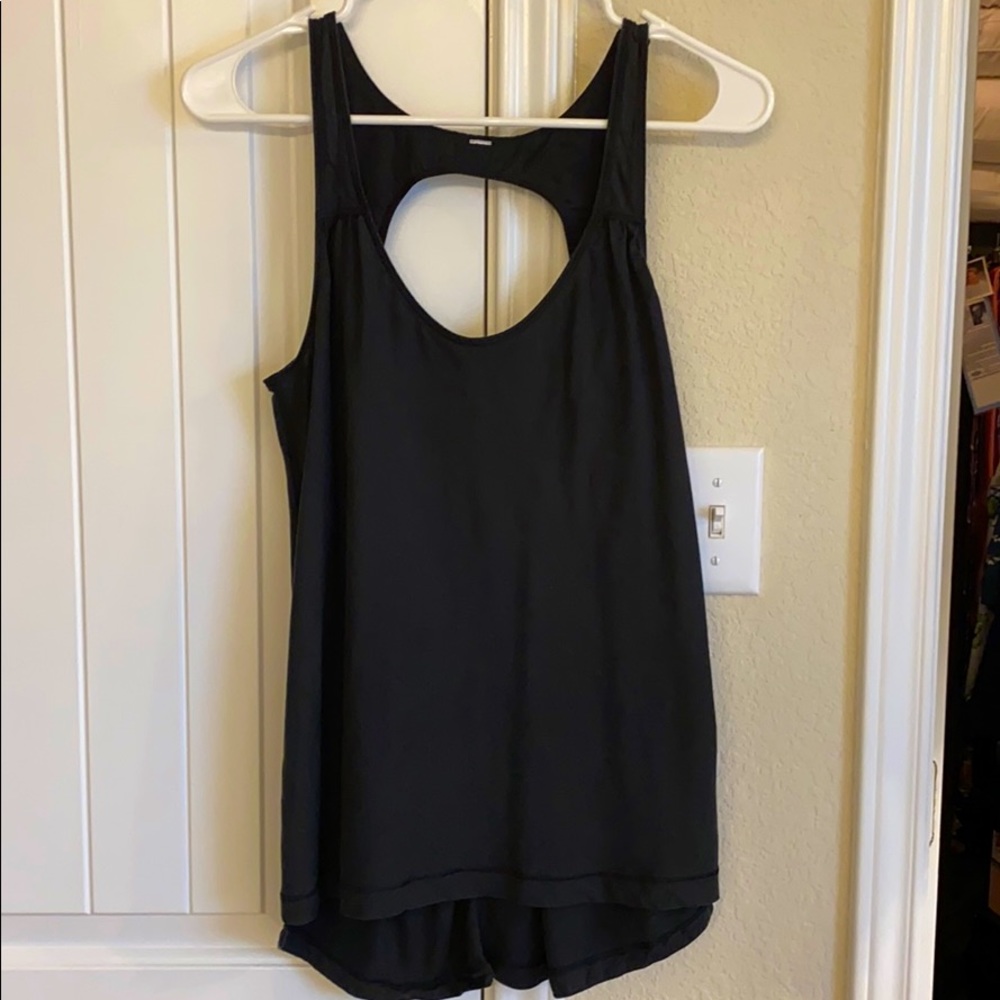 Lululemon black open back tank sz 6